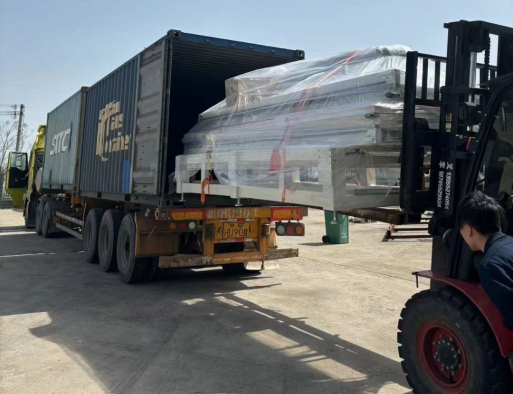 Horizontal edging machine